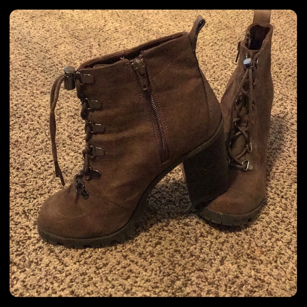 Heel shoes